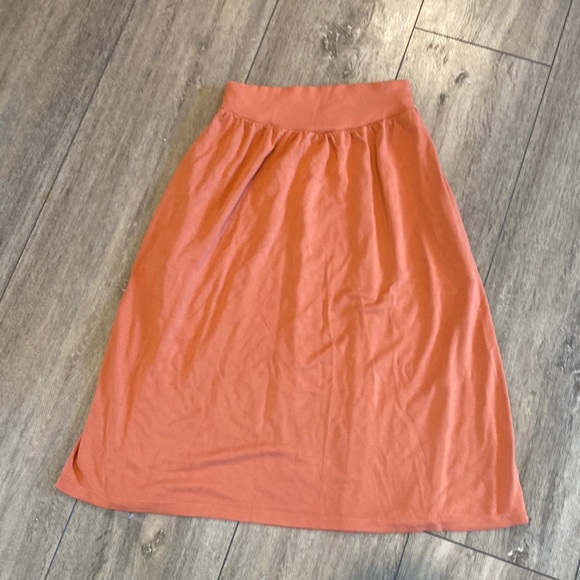 Stretchy midi skirt with pockets - Picture 1 of 1